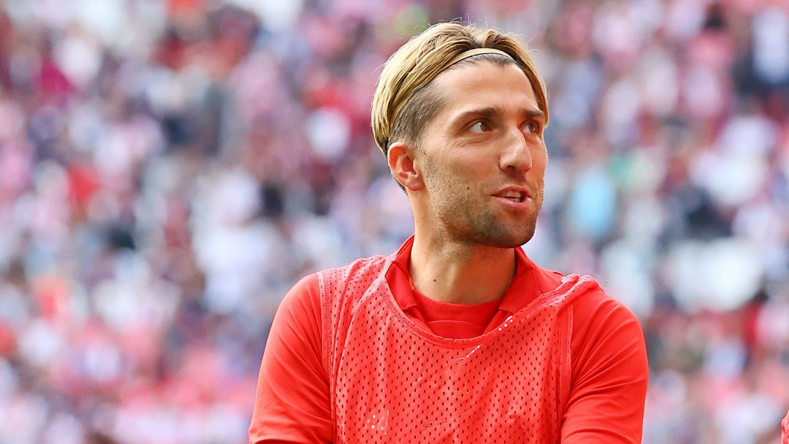 
                <strong>Kevin Kampl (RB Leipzig)</strong><br>
                Der Routinier kommt nach 69 Minuten für Haidara und lässt sich sehr tief fallen, um den weniger später erspielten Vorsprung über die Zeit zu bringen. ran-Note: 3
              