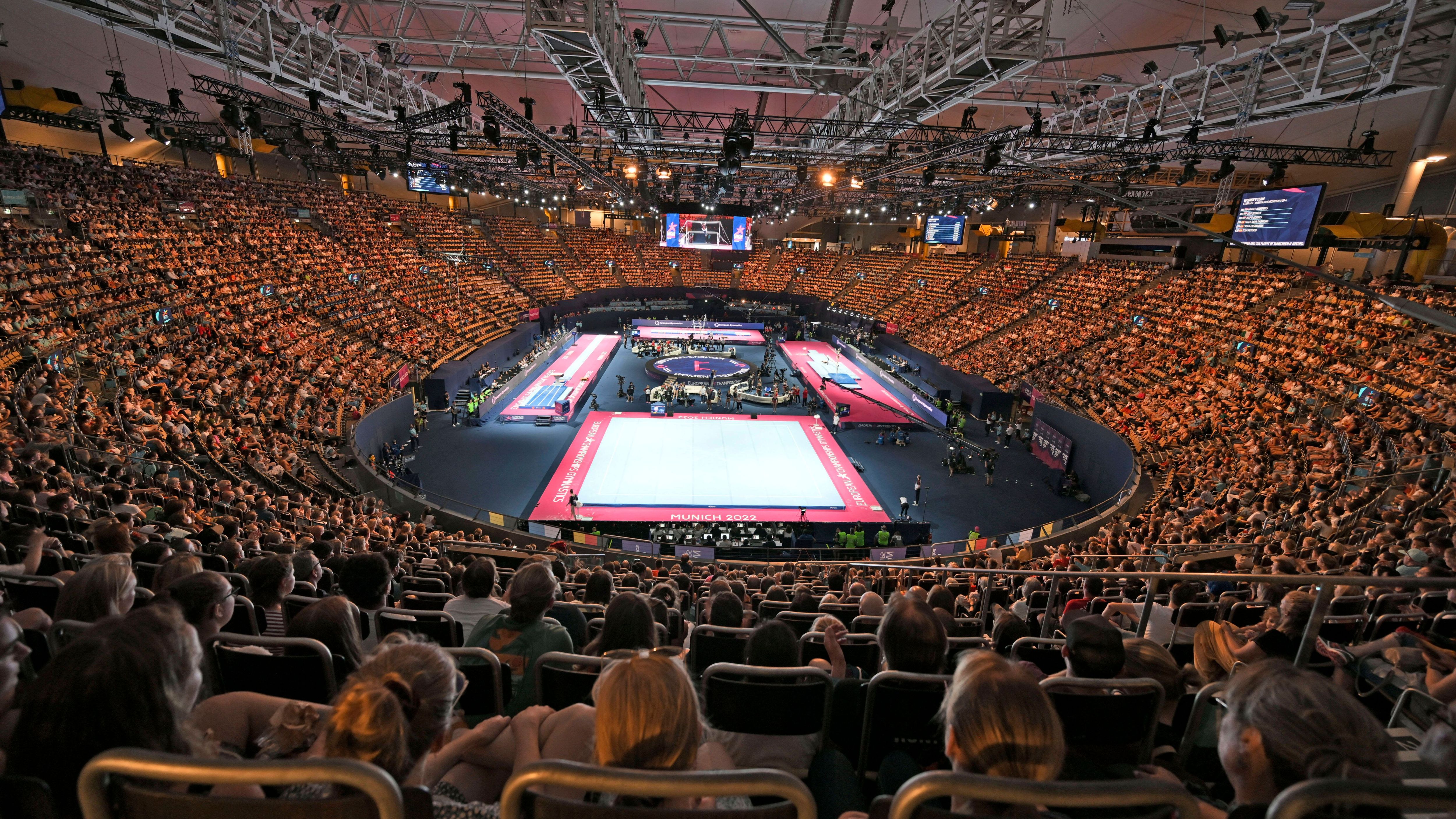 <strong>Olympiahalle (München)<br></strong>Mit der Historie des Handballs ist die Münchner Olympiahalle tief verwurzelt, 1972 wurden die ersten Olympischen Spiele im Hallenhandball an dieser Stätte ausgetragen. Nur folgerichtig, dass auch 2024 zwei Gruppen ihre Spiele in der Halle austragen werden.