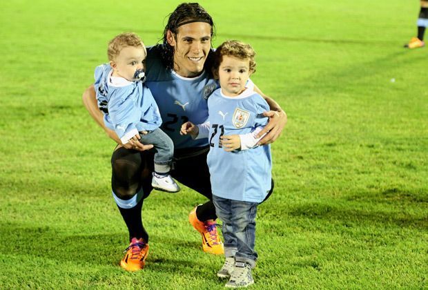 
                <strong>Uruguay - Marktwert: 217,63 Millonen Euro</strong><br>
                Der WM-Vierte von 2010 hat sich über die Playoffs für die WM qualifiziert. Stürmerstar Edinson Cavani (Marktwert 60 Millionen Euro) soll helfen, das Achtelfinale zu erreichen. Uruguay erreicht mit einem Marktwert von 217,63 Millionen Euro Platz zehn.
              