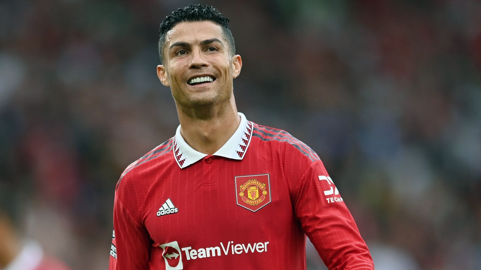 
                <strong>Platz 1: Cristiano Ronaldo</strong><br>
                &#x2022; Geschätztes Wochengehalt: 577.560 Euro<br>&#x2022; Gehalt bis: 2023 (Option auf ein weiteres Jahr)<br>
              