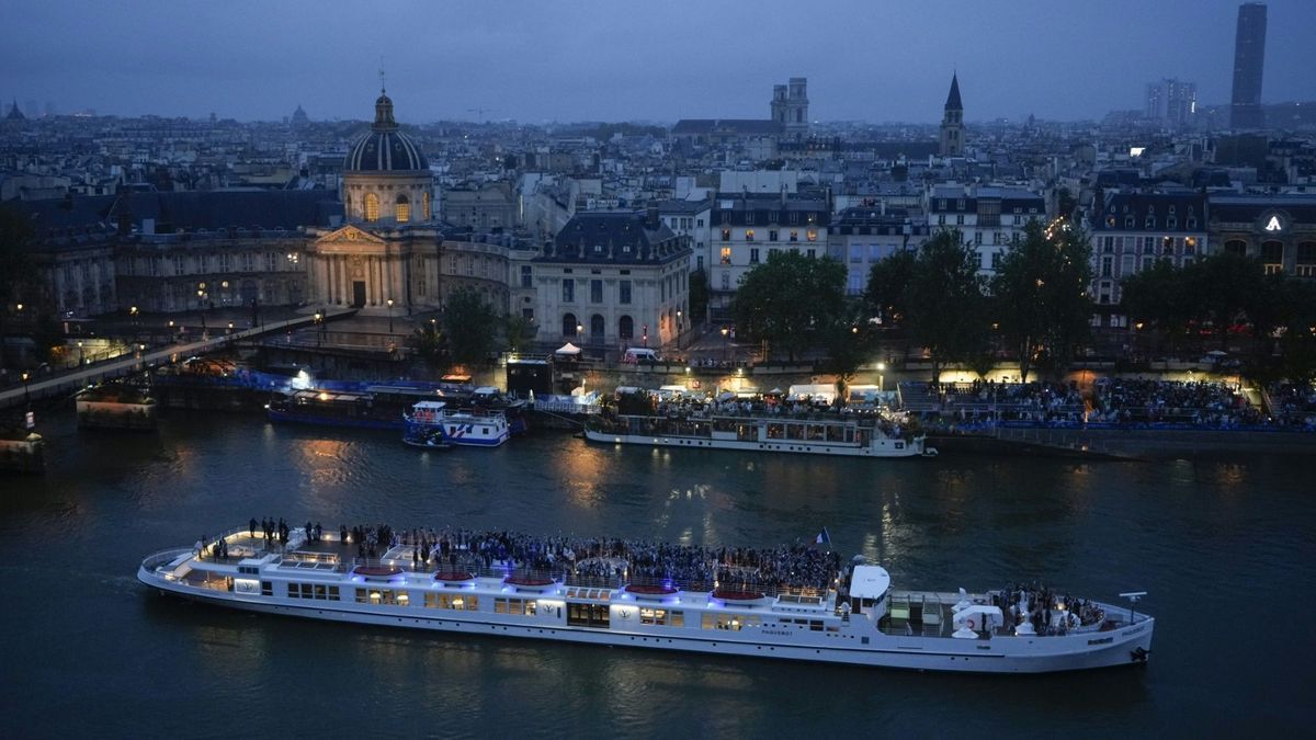 Bei der Zeremonie auf der Seine wurde einiges geboten