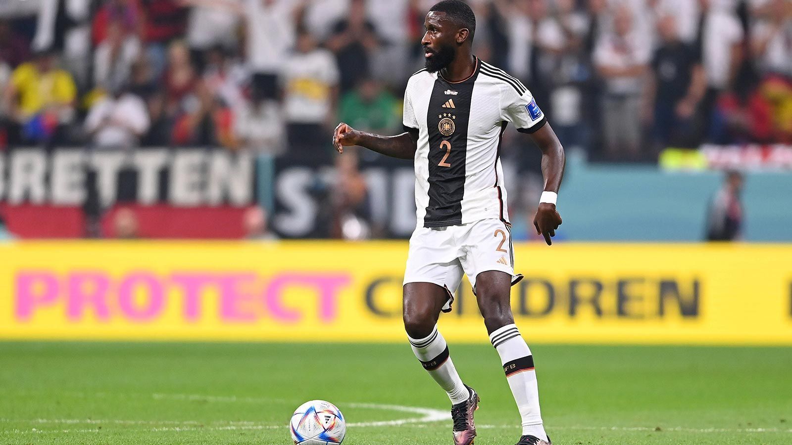 
                <strong>Antonio Rüdiger</strong><br>
                &#x2022; Verein: Real Madrid<br>&#x2022; Position: Innenverteidiger<br>&#x2022; Länderspiele/-tore: 57/2<br>
              