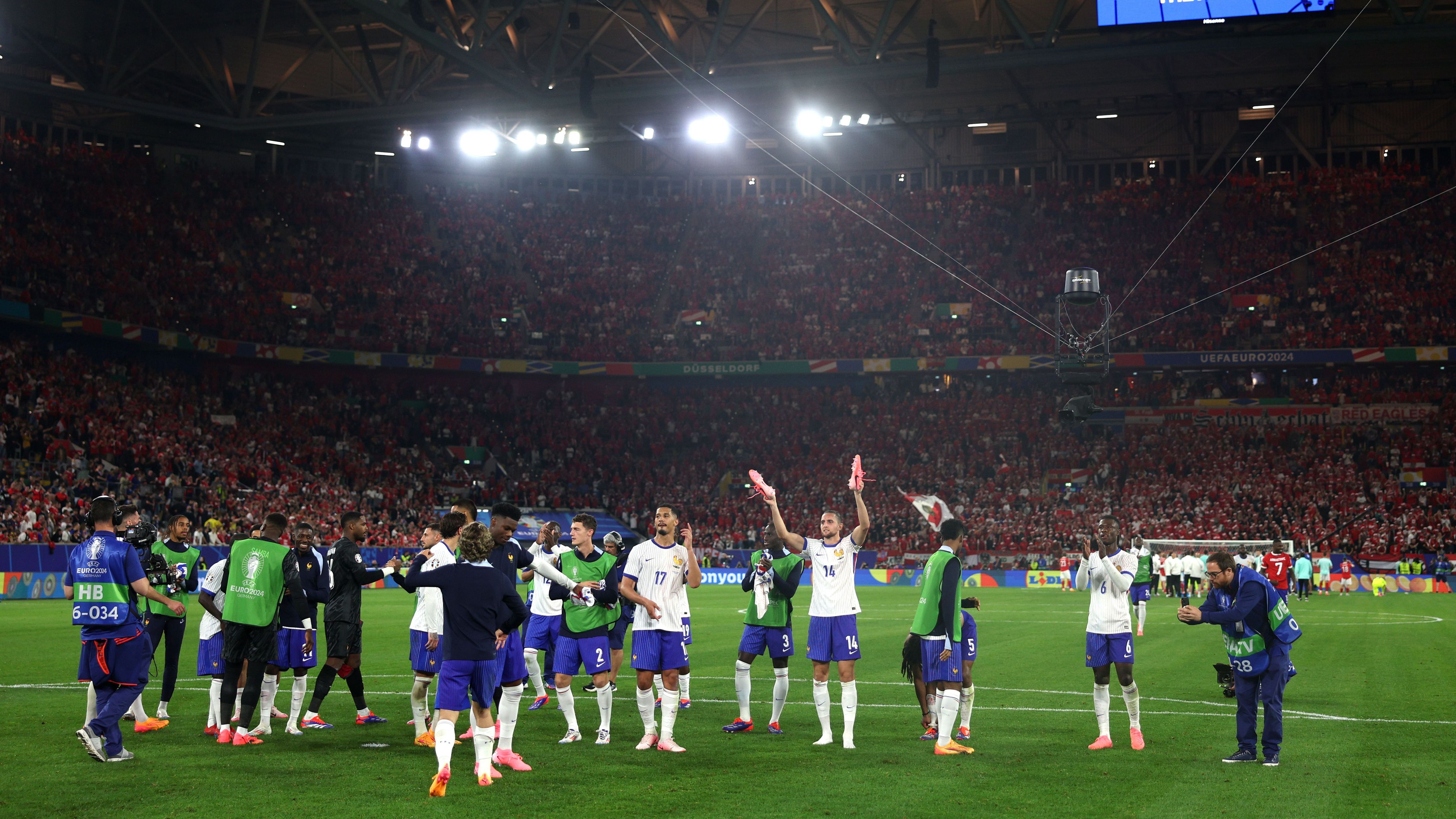 <strong>Frankreich erarbeitet sich den Sieg</strong><br>Dann aber ist Schluss. Frankreich holt sich den 1:0-Sieg zum Auftakt. Ohne Glanz, aber mit wichtigen drei Punkten gegen einen starken Gegner im Gepäck.