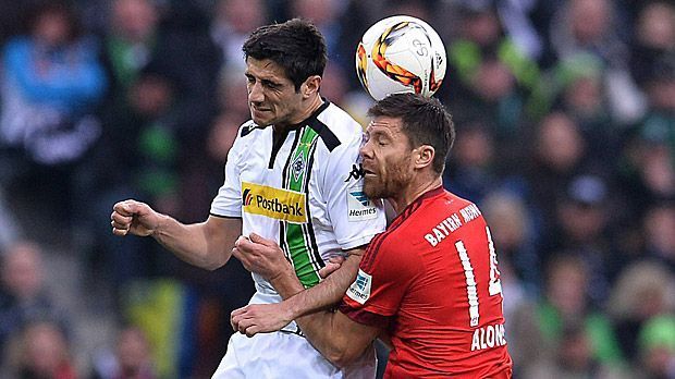 
                <strong>Lars Stindl (Borussia Mönchengladbach)</strong><br>
                Lars Stindl (Borussia Mönchengladbach): Eine halbe Stunde lang völlig abgetaucht, bringt Stindl die Borussia mit seiner ersten auffälligen Aktion fast per Kopf in Führung. In der zweiten Hälfte nicht wiederzuerkennen und eiskalt per Direktabnahme zum 2:0. ran-Note: 2
              