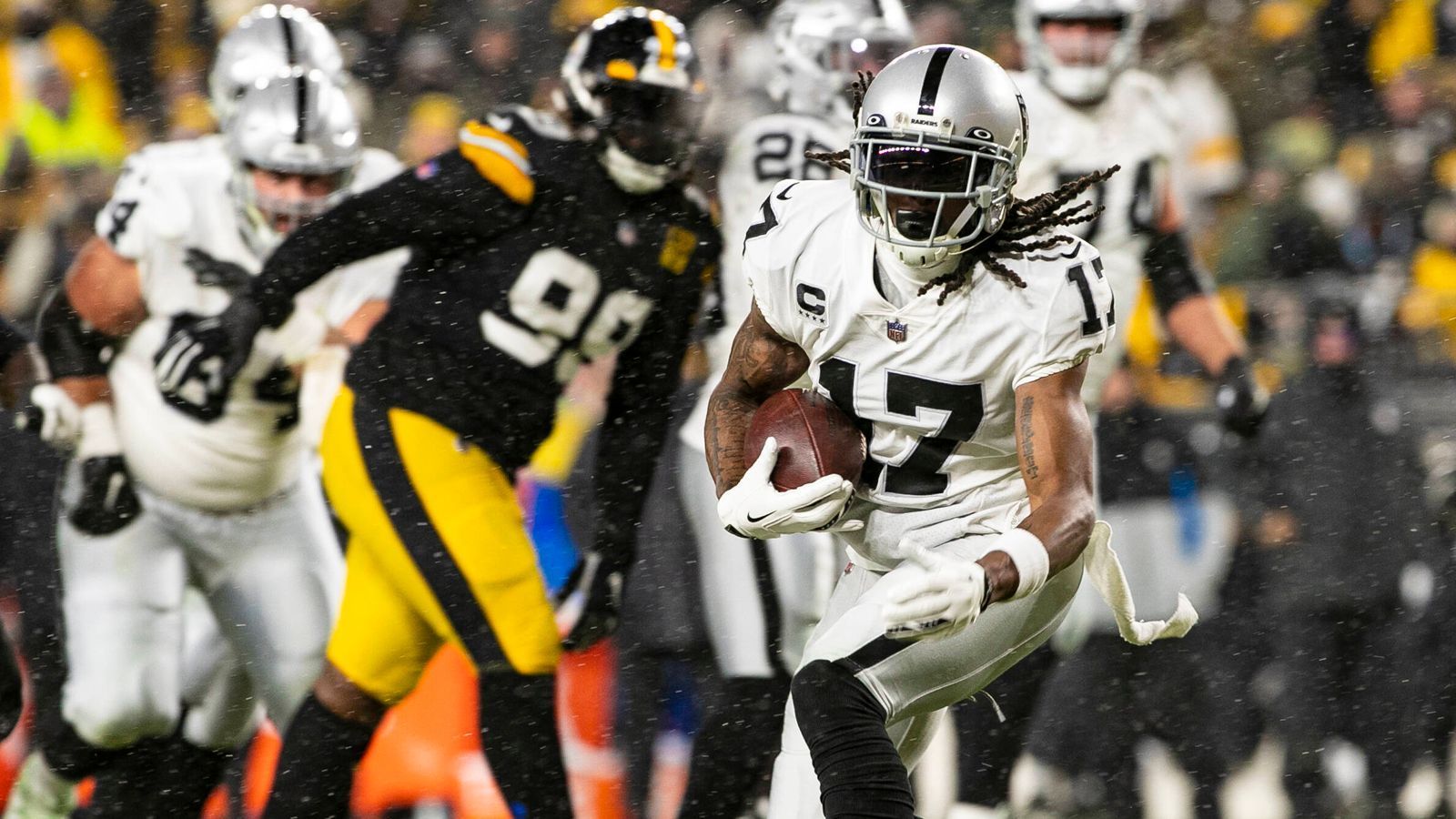 <strong>Las Vegas Raiders</strong><br>
                Silver State Raiders
