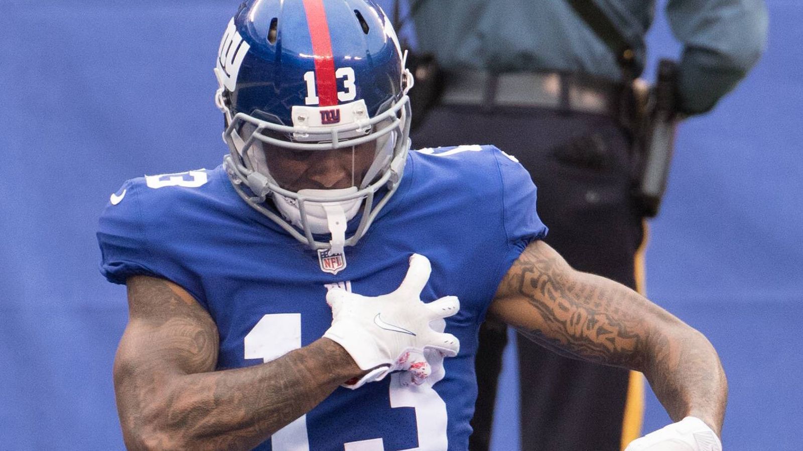 
                <strong>Odell Beckham Jr.: Die Details zu seinem Mega-Vertrag</strong><br>
                Giants-Superstar Odell Beckham Jr. hat seine Vertragsverlängerung bekommen. Obwohl es streng genommen gar keine war. Und auch das Wort "Mega" vor dem Wort Vertrag muss man ein kleines bisschen relativieren. ran.de mit allen Details.
              