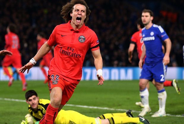 
                <strong>David Luiz</strong><br>
                Luiz entscheidet sich ganz klar für den "Jubel gegen den Ex". Der Verteidiger dreht ab, schreit seine Freude heraus und ...
              