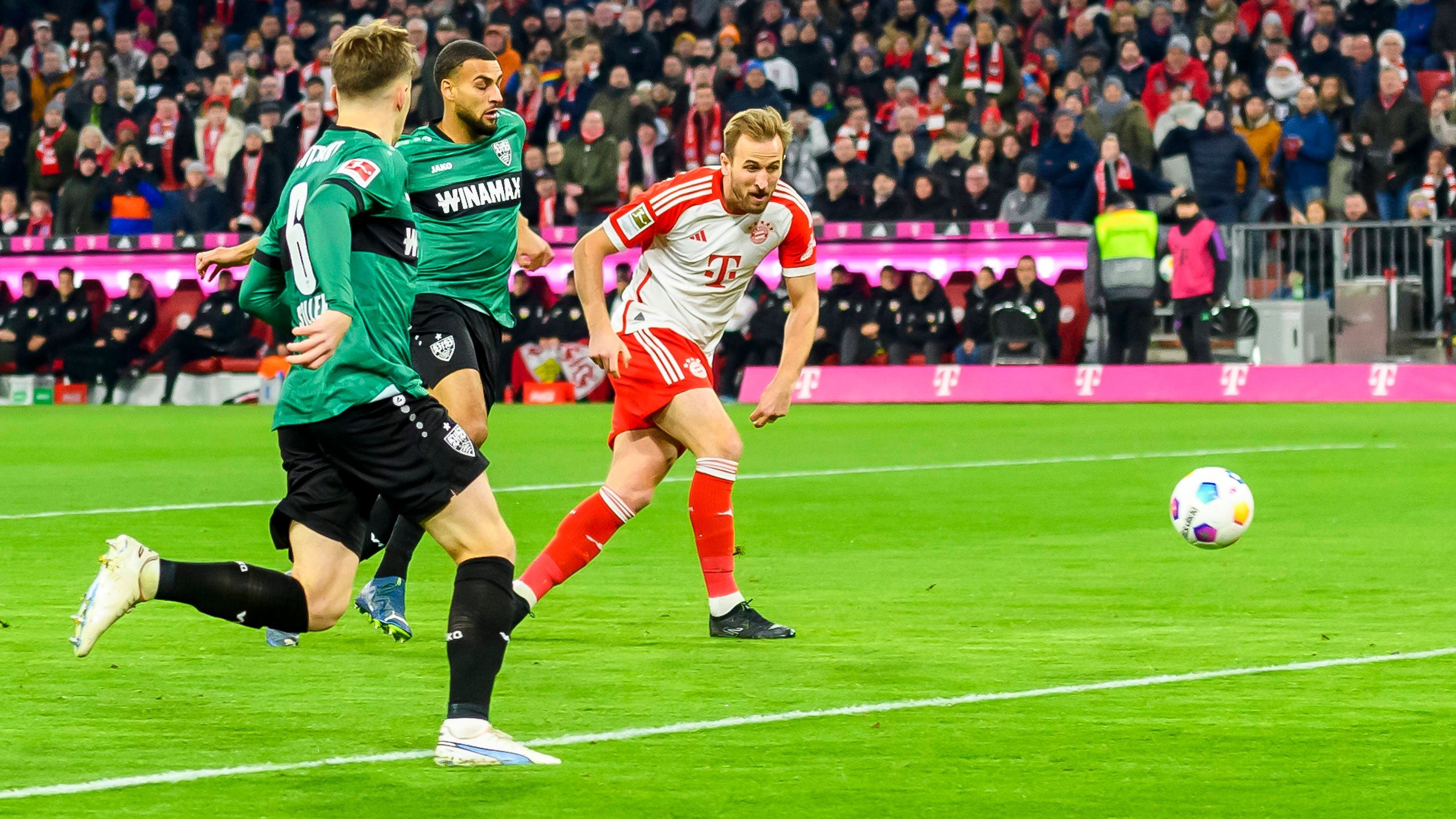 <strong>Harry Kane</strong><br>Wie mittlerweile gewohnt: Bayerns Torjäger lässt sich immer wieder fallen und schaltet sich in das Mittelfeldspiel der Bayern mit ein. Und auch das ist man inzwischen gewohnt: Der Engländer macht seine Tore. Das wichtige 1:0 (2.) und das nicht minder wichtige 2:0 (56.). <strong><em>ran</em>-Note: 1</strong>