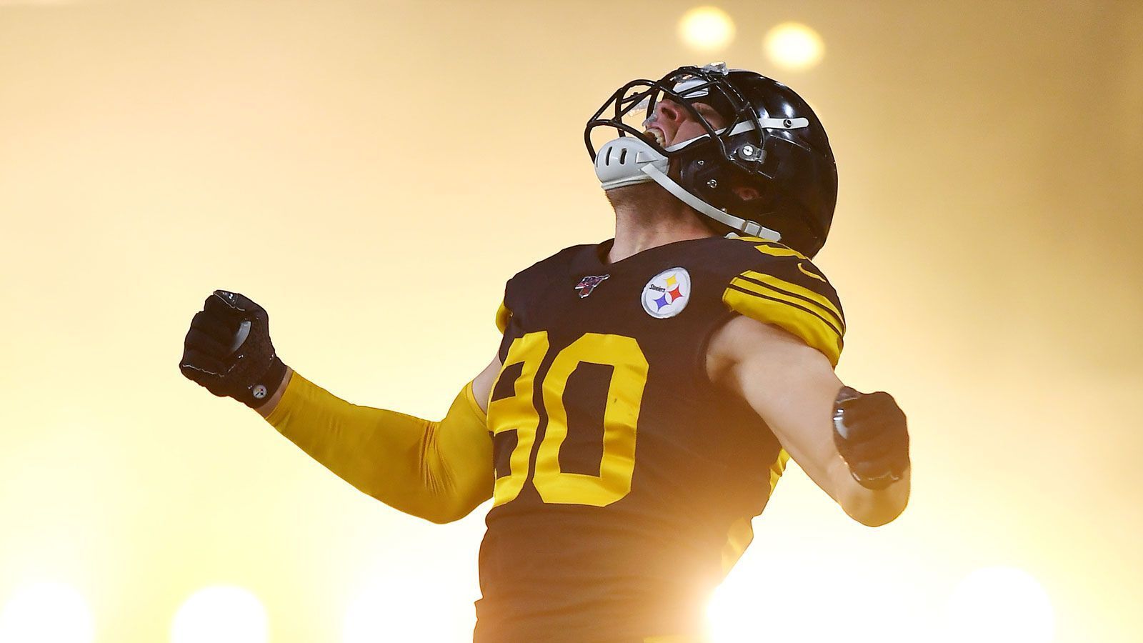 
                <strong>Defensive Player of the Year der ran-User: T.J. Watt - Pittsburgh Steelers</strong><br>
                Überraschend deutlich habt Ihr Euch für T.J. Watt entschieden. Der Linebacker der 8-0 stehenden Pittsburgh Steelers erhielt von der Community mehr als die Hälfte aller Stimmen. 7.609 von 14.778 Stimmen gingen an den starken Watt. Der Linebacker zeigt sich in der laufenden Saison als wichtiger Faktor in Pittsburghs starker Defense: 26 Tackles, sieben Sacks und eine Interception sprechen dabei für sich. Deutlich dahinter im Voting: Aaron Donald (Los Angeles Rams, 23 Prozent), Myles Garrett (Cleveland Browns, 19 Prozent) sowie Khalil Mack (Chicago Bears, 6 Prozent).
              