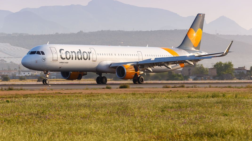 Ein Flugzeug des Typs Boeing 757 von Condor wurde auf dem Flughafen Palma de Mallorca von einem spanischen Flieger gerammt. (Symbolbild)