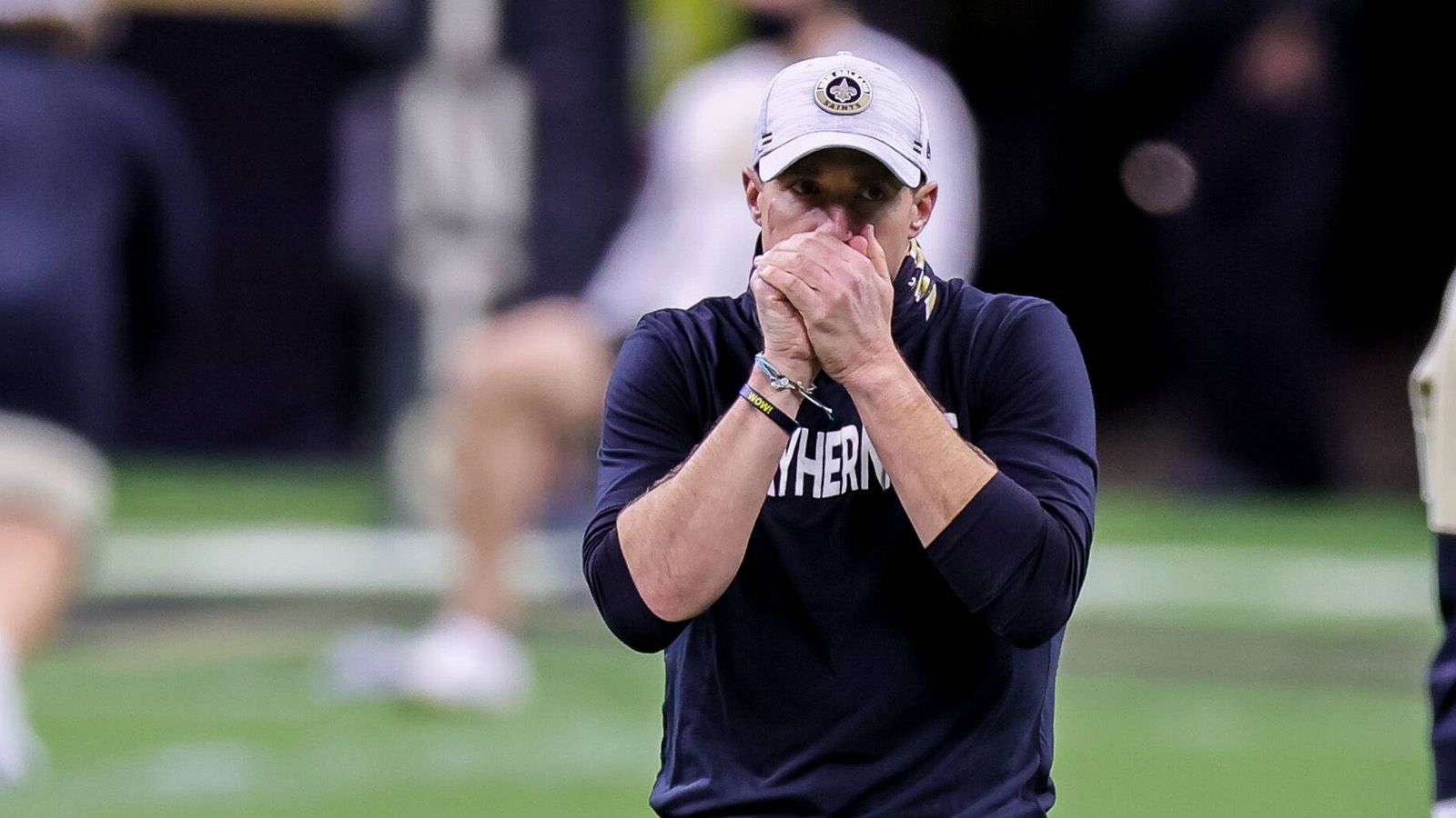 
                <strong>8. Kein Herz für Drew Brees</strong><br>
                Eiskalt und ohne eine emotionale Regung schalteten die Buccaneers in der zweiten Playoff-Runde die New Orleans Saints aus. Damit beendeten sie wohl auch ohne großes Federlesen die Karriere von Drew Brees. Das Herz vieler NFL-Fans blutet seither.
              