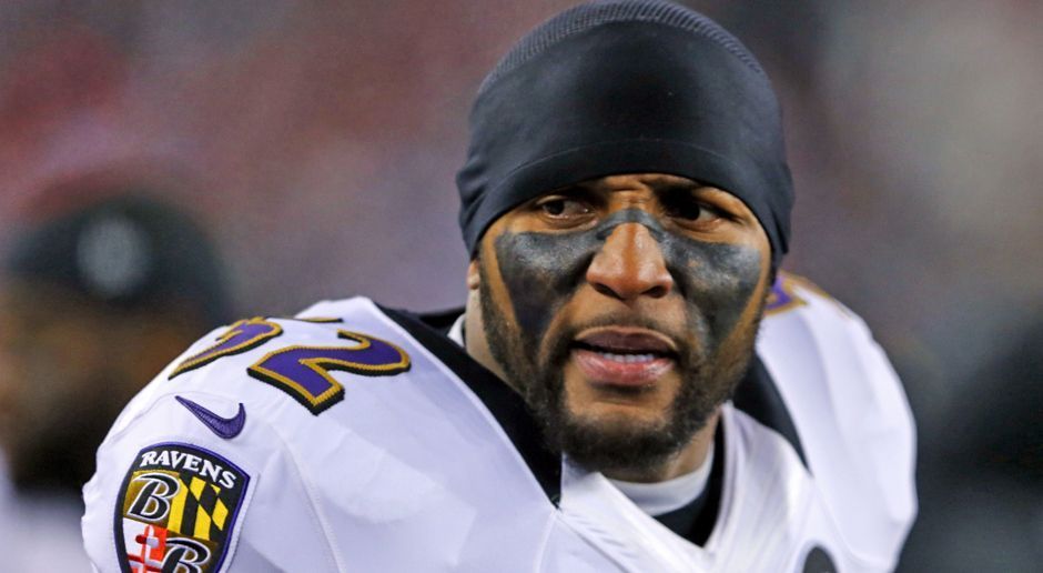 
                <strong>Ray Lewis</strong><br>
                16 Jahre spielte Ray Lewis für die Ravens in der NFL. In dieser Zeit gewann der Linebacker zwei Super Bowls, wurde 13 Mal in den Pro Bowl gewählt und bekam zwei Mal die Auszeichnung "Defensive Player of the Year" verliehen. Doch bei all den sportlichen Ausnahmeleistungen darf eine Geschichte nicht unerwähnt bleiben: Lewis wurde wegen doppelten Mordes angeklagt. Er soll zwei Menschen erstochen haben. Verurteilt wurde er nie. Er bekam lediglich wegen Behinderung der Polizeiarbeit und Falschaussage eine Bewährungsstrafe von einem Jahr.
              