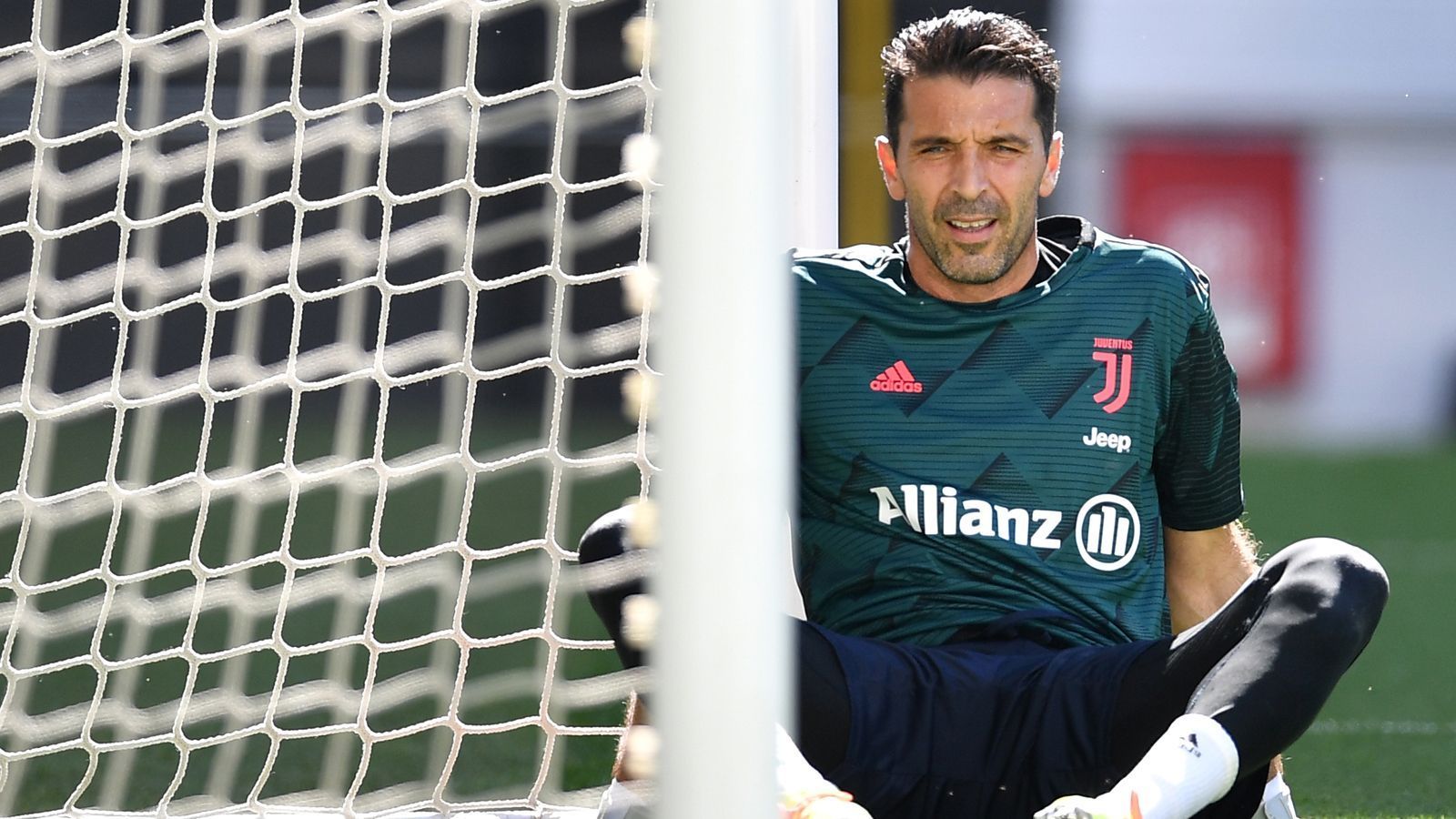 
                <strong>Gianluigi Buffon</strong><br>
                Gehalt: 1,45 Millionen EuroVertrag bis: 2021
              