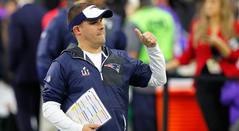 
                <strong>Josh McDaniels - Offensive Coordinator (New England Patriots)</strong><br>
                Wird irgendwo ein neuer Head Coach gesucht, fällt automatisch der Name Josh McDaniels. Der Offensive Coordinator gewann mit seiner aktuellen Franchise insgesamt fünf Super Bowls und wurde sechs Mal AFC Champion. Kein Wunder also, dass McDaniels ein gefragter Mann in der NFL ist. Dabei trainierte der 41-Jährige bereits die Denver Broncos zwei Saisons als Head Coach, konnte das Team jedoch nicht zu einem positiven Record führen.
              