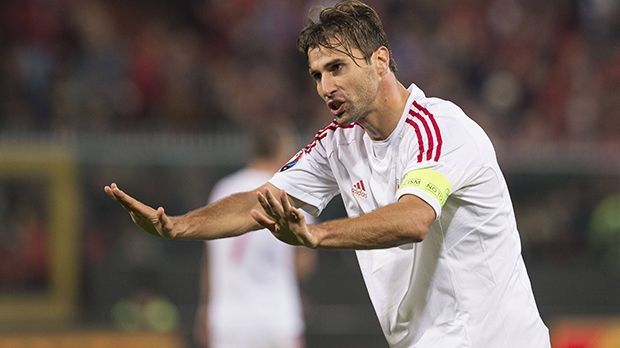 
                <strong>Albaniens Top-Spieler: Lorik Cana</strong><br>
                Albaniens Top-Spieler: Lorik Cana. Der Innenverteidiger ist Rekord-Nationalspieler seines Landes. Seit 2003 trägt Cana das albanische Trikot - mittlerweile 83 Mal. In seiner Karriere spielt der 32-Jährige für Vereine wie für Paris Saint-Germain, Galatasaray Istanbul oder Lazio Rom.
              