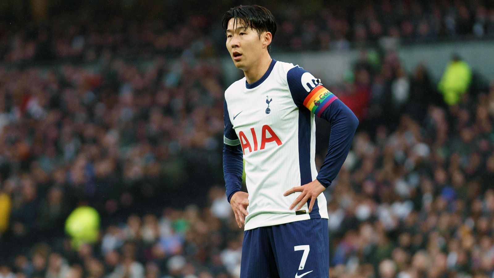 <strong>Heung-Min Son (Tottenham Hotspur)</strong><br>... dem Bericht nach unglücklich, da er von Tottenham trotz seiner Verdienste noch kein Vertragsangebot erhalten habe, daher prüft er nun wohl andere Optionen. Er steht seit Sommer 2015 bei den Londonern unter Vertrag, bestritt für die Spurs bislang schon über 420 Pflichtspiele.