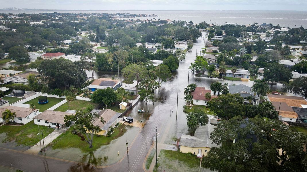 Überschwemmte Straßen in Madeira Beach, Florida, nach dem Hurrikan Helene.