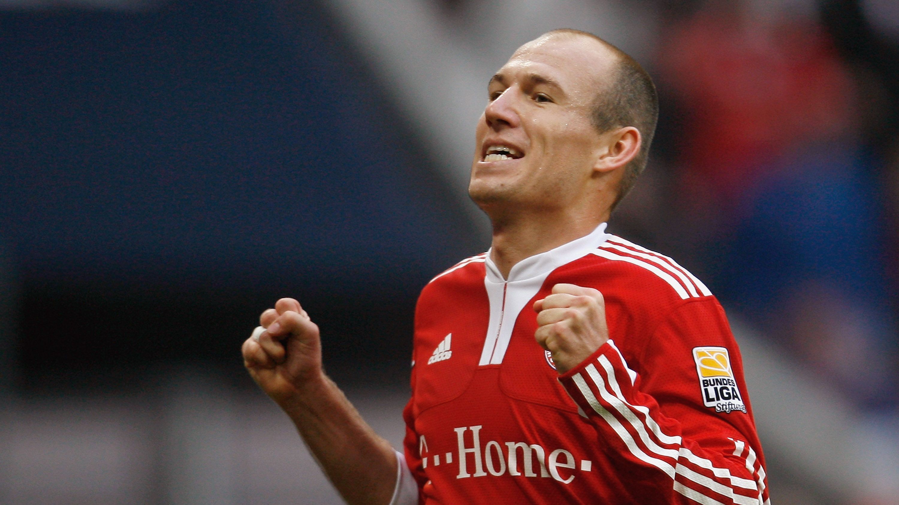 <strong>Arjen Robben</strong><br>FC Bayern München und Arjen Robben, das passte einfach! Von Anfang an? Von Anfang an! Bei seinem Bayern-Debüt am 4. Spieltag der Saison 09/10 wurde der Holländer in der Halbzeit eingewechselt und traf im Anschluss gleich doppelt. Es folgten zwei weitere Siege mit jeweils einem Assist und auch in der Champions League blieb man nach zwei Spielen ungeschlagen.