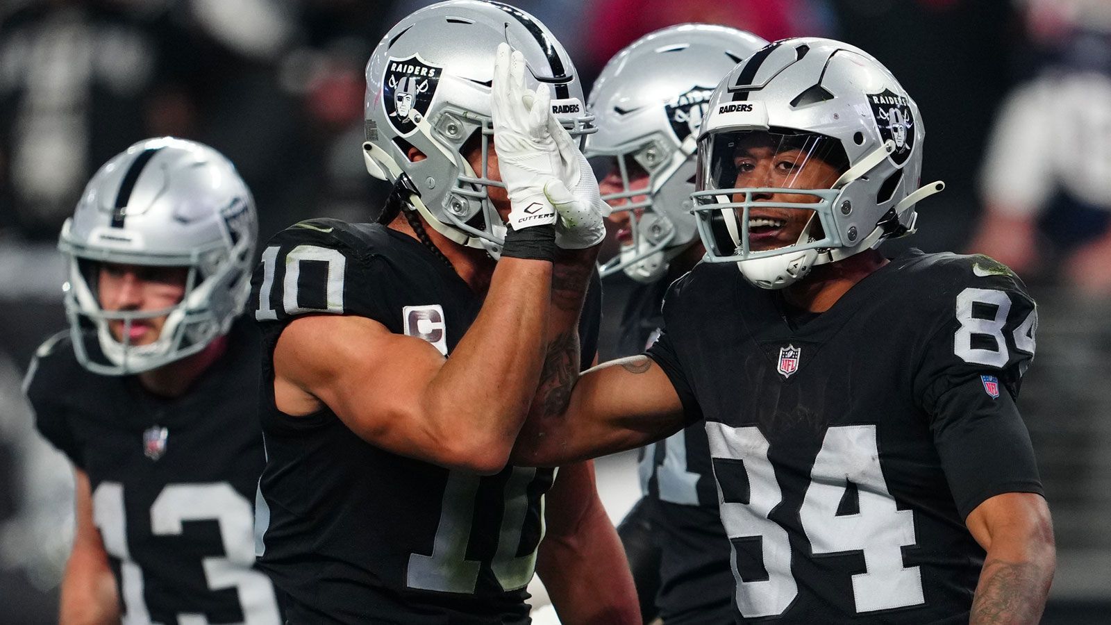 
                <strong>Noch im Playoff-Rennen in der AFC: Las Vegas Raiders (6-9)</strong><br>
                &#x2022; Week 17: vs. 49ers<br>&#x2022; Week 18: vs. Chiefs<br>
              