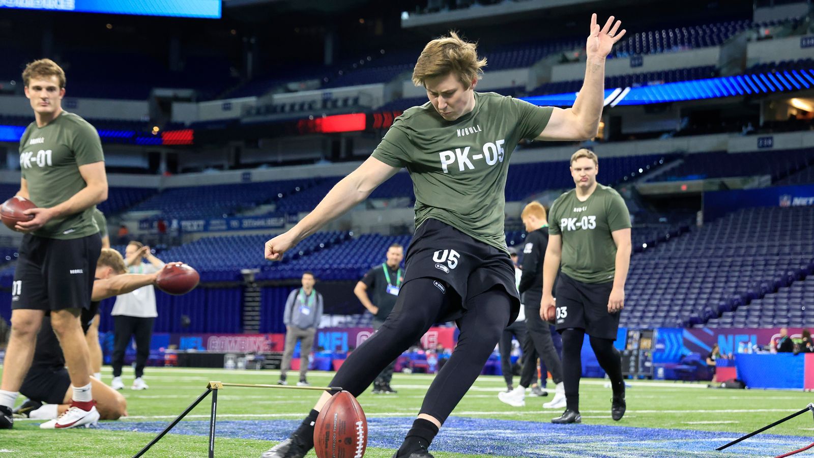 <strong>Will Reichard (Minnesota Vikings)</strong><br><em>College: Alabama<br>Position: Kicker<br>Draftpick: 203 (Runde 6)</em><br>Einen Special Teamer im Draft zu wählen, ist nicht selten ein riskantes Unterfangen. Dass Richard aber das gleiche Schicksal ereilt wie Cade York, ist auch pure Spekulation. Der Kicker wurde 2022 schon in der vierten Runde von den Browns ausgewählt und nach gutem Start an die Titans abgegeben. Nachdem er auch bei den Giants nicht glücklich wurde, spielt er nun wieder bei den Browns.