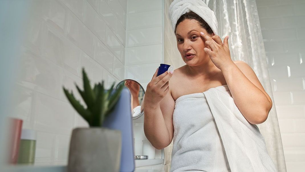 Gesicht richtig pflegen und reinigen – wir haben die besten Produkte für Mischhaut und verraten euch unsere Beauty-Pflege-Tipps!