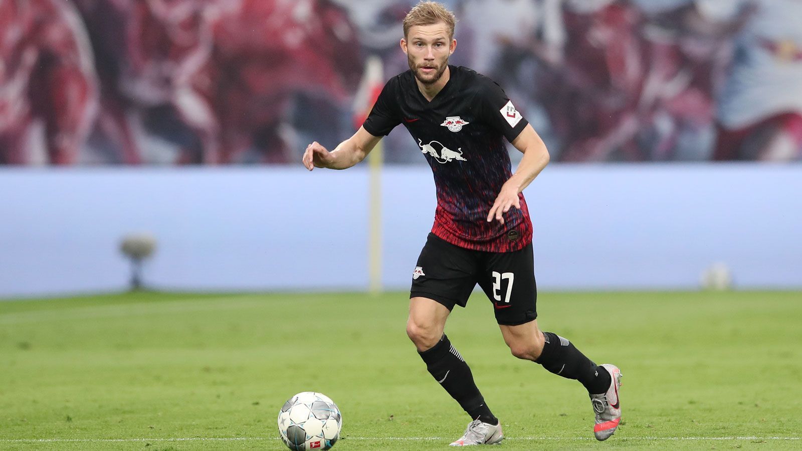 
                <strong>Konrad Laimer (23)</strong><br>
                In Salzburg unter Vertrag: 2007 - 2017 (2014/15 beim FC Liefering) - Aktueller Verein: RB Leipzig - Marktwert: 30 Millionen Euro
              