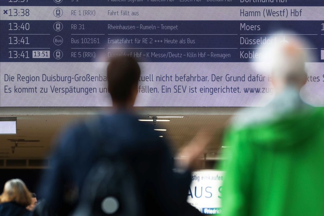 Bahnstörung in NRW: Polizei geht von Sabotageakt aus.