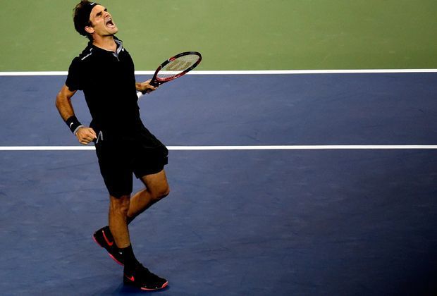 
                <strong>Federer im Halbfinale</strong><br>
                Siegesschrei: Roger Federer hat zum neunten Mal das Halbfinale der US Open erreicht. Der 17-malige Grand-Slam-Sieger gewinnt nach einem 0:2-Satzrückstand und zwei abgewehrten Matchbällen gegen den Franzosen Monfils noch mit 4:6, 3:6, 6:4, 7:5, 6:2.
              