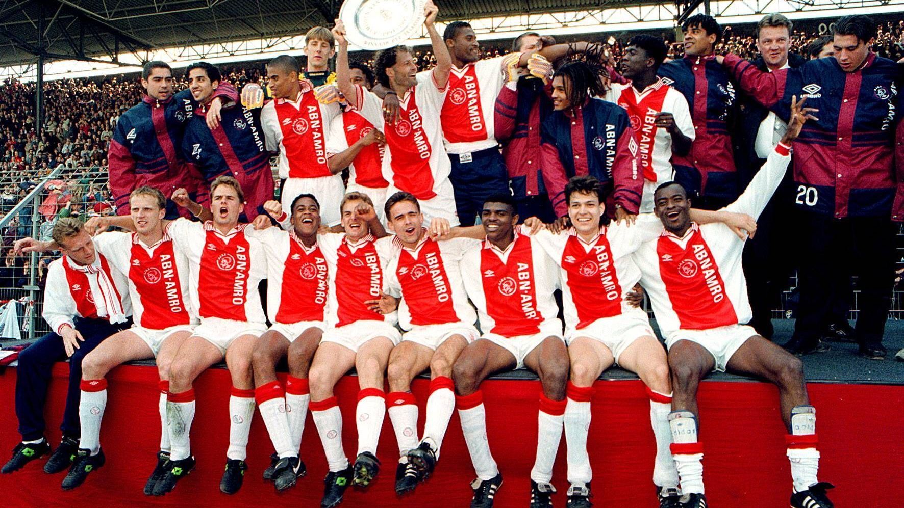 <strong>Niederlande: Ajax Amsterdam 1994/95</strong><br>
                Die Niederländer sorgten in der Saison 1994/95 für Furore: Neben dem Champions League-Titel wurde Ajax als ungeschlagenes Team der Eredivisie mit 27 Siegen Meister. &nbsp;
