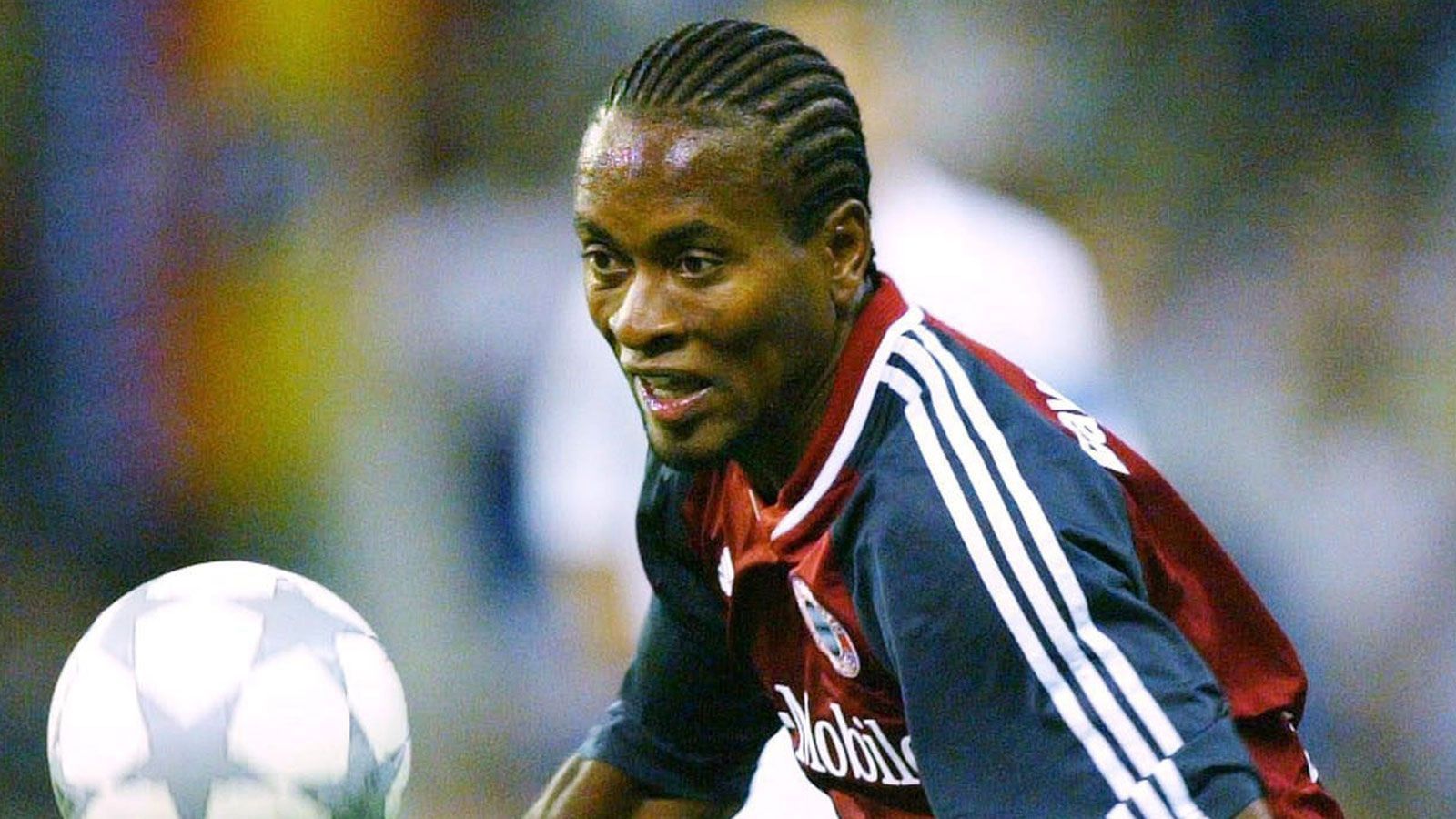 
                <strong>Ze Roberto (Juli 2002 - Juli 2006/Juli 2007 - Juni 2009)</strong><br>
                Mit Ze Roberto verpflichten die Bayern 2002 einen völlig untypischen Brasilianer aus Leverkusen. Der damals 27-Jährige gilt als Disziplinfanatiker. 2006 verlässt Ze Roberto die Isar-Metropole und wechselt nach Uruguay zu Club Nacional. Der Verein, der auch die Transferrechte an ihm hält, leiht ihn zunächst zum FC Santos aus.
              