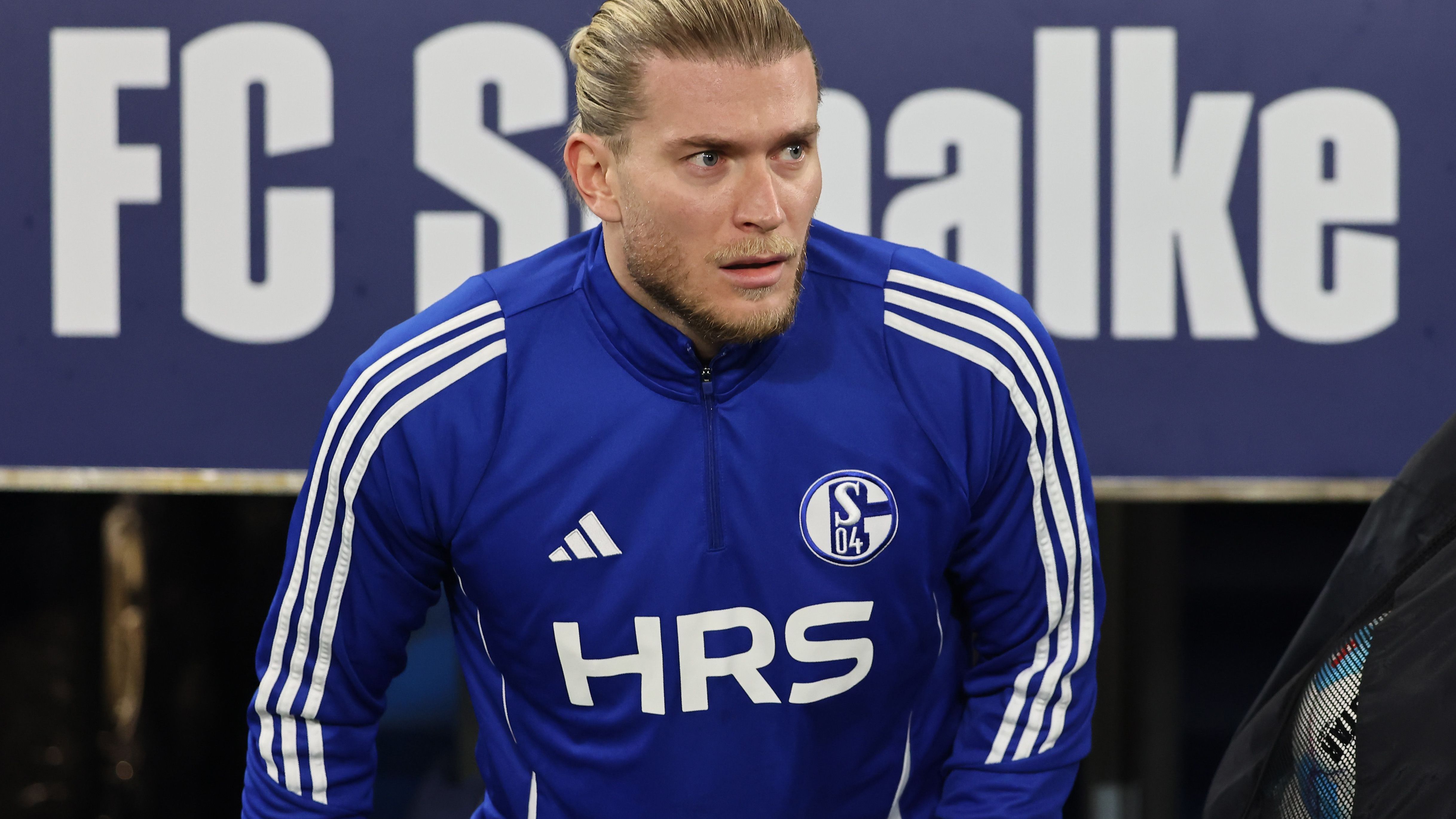 <strong>Loris Karius</strong><br>Im Winter ablösefrei verpflichtet und zur neuen Nummer eins erklärt. Mit Langer, Heekeren, Hoffmann, Fährmann und Luca Podlech der sechste Profi-Keeper beim S04 unter Vertrag in dieser Saison.