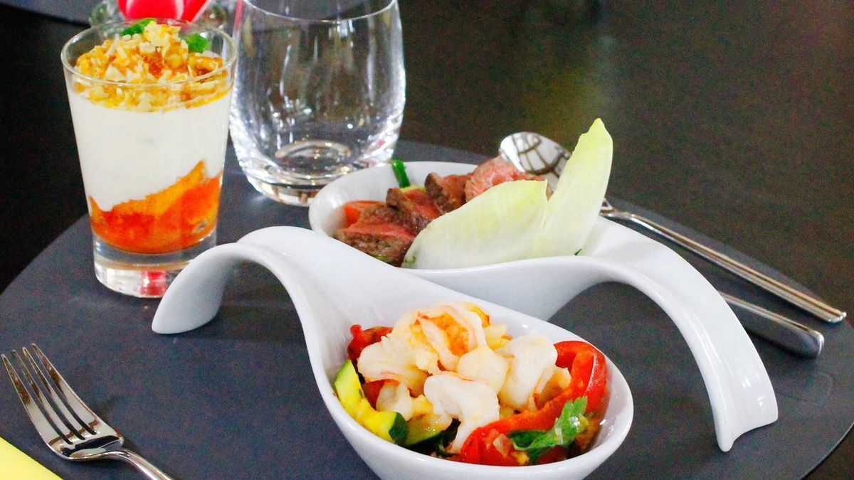 Thai Beef Salat – Ligurischer Brotsalat mit Crevetten Orangensalat mit Quark und Baumnuss Crumble