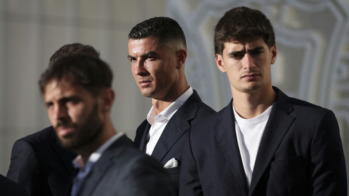 Portugals Team um Ronaldo (M.) trauert um Diogo Jota