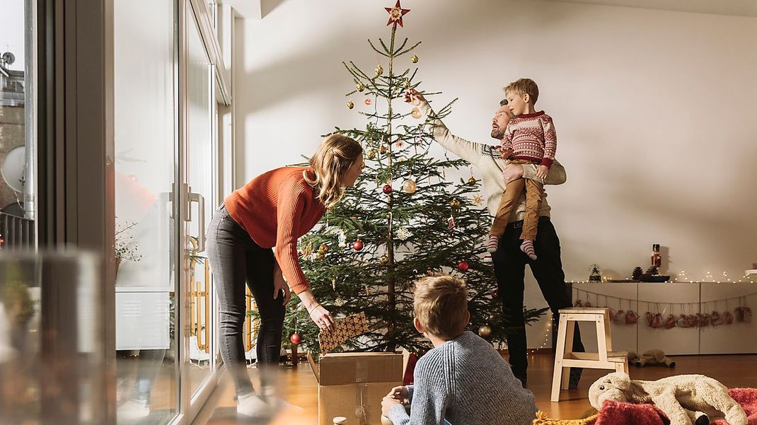 Weihnachts-Dekoration macht uns glücklich! Laut Forschenden liegt das an unseren Kindheitserinnerungen.