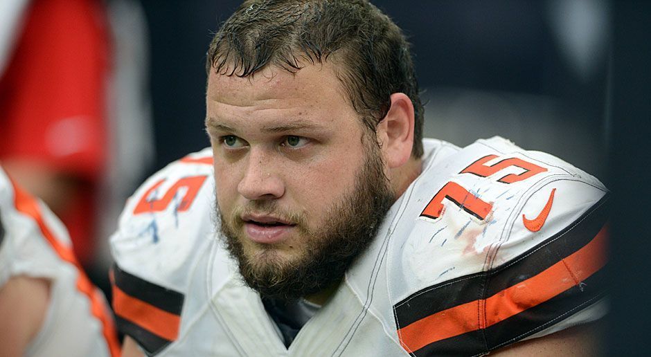 
                <strong>Left Guard: Joel Bitonio (Cleveland Browns)</strong><br>
                Während der Offseason wurde der 138-Kilo-Koloss mit einem neuen Fünfjahresvertrag ausgestattet. Diesen verdient sich der Zweitrunden-Pick des Draft 2014 von Woche zu Woche mehr. Folglich darf er nach Orlando.
              