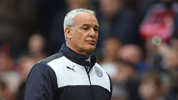 
                <strong>Claudio Ranieri</strong><br>
                ... Claudio Ranieri schlägt laut "Sun" ähnliche Töne an: "Ich würde gern alle meine Spieler behalten." Begehrte Spieler wie Kante, Mahrez oder Vardy versuche er durch Gespräche zu halten und sie zu überzeugen, dass Leicester "ein fantastischer Klub" sei. Dementsprechend brauche der Italiener "keine Superstars. Wir brauchen unsere Spieler." Dennoch: Es wird Neuzugänge im Sommer geben. Die italienische Tageszeitung "Gazzetta dello Sport" will mögliche Kandidaten kennen ...
              