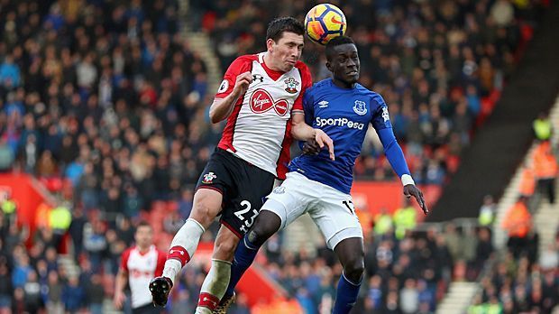 
                <strong>Pierre-Emile Höjbjerg (FC Southampton, 22 Jahre)</strong><br>
                Pierre-Emile Höjbjerg kam mit 16 Jahren aus der Jugend von Bröndby zum FC Bayern. Der Däne absolvierte insgesamt 25 Pflichtspiele für den FCB, darunter das DFB-Pokalfinale 2014 gegen Dortmund. Anschließend sammelte er bei Ausleihen zum FC Augsburg und Schalke 04 Spielpraxis, ehe er 2016 für 15 Millionen Euro an Southampton verkauft wurde.
              