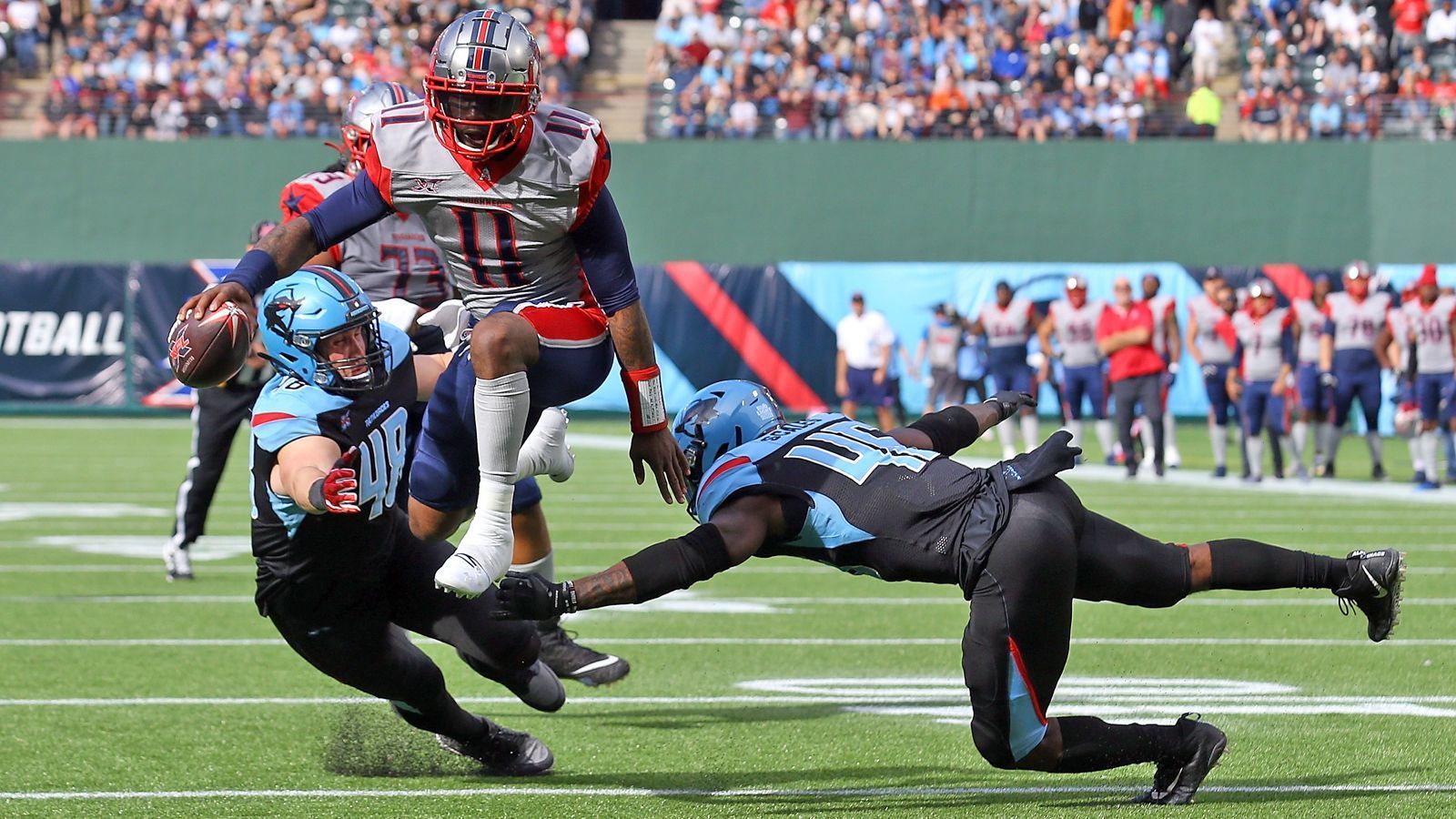 
                <strong>Der MVP</strong><br>
                Schenk: Ganz klar Quarterback P.J. Walker von den Houston Roughnecks. 1338 geworfene Yards, 15 Touchdowns und dazu kommen nochmal 99 erlaufene Yards. Dazu war sein Team ungeschlagen. Er hat sich den Titel verdient.
              