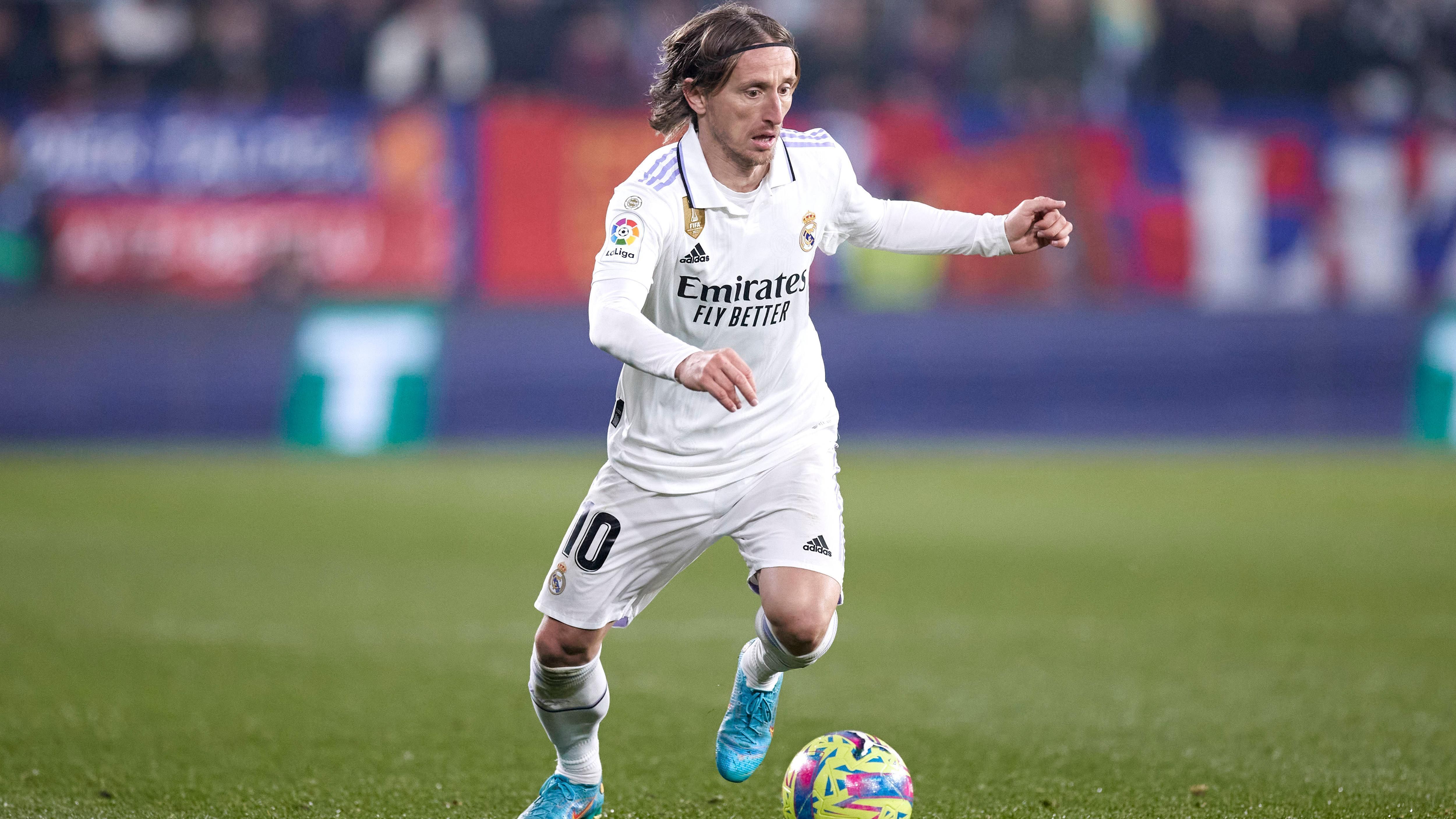 
                <strong>Mittelfeld: Luka Modric </strong><br>
                Verein: Real MadridNationalität: Kroatien
              