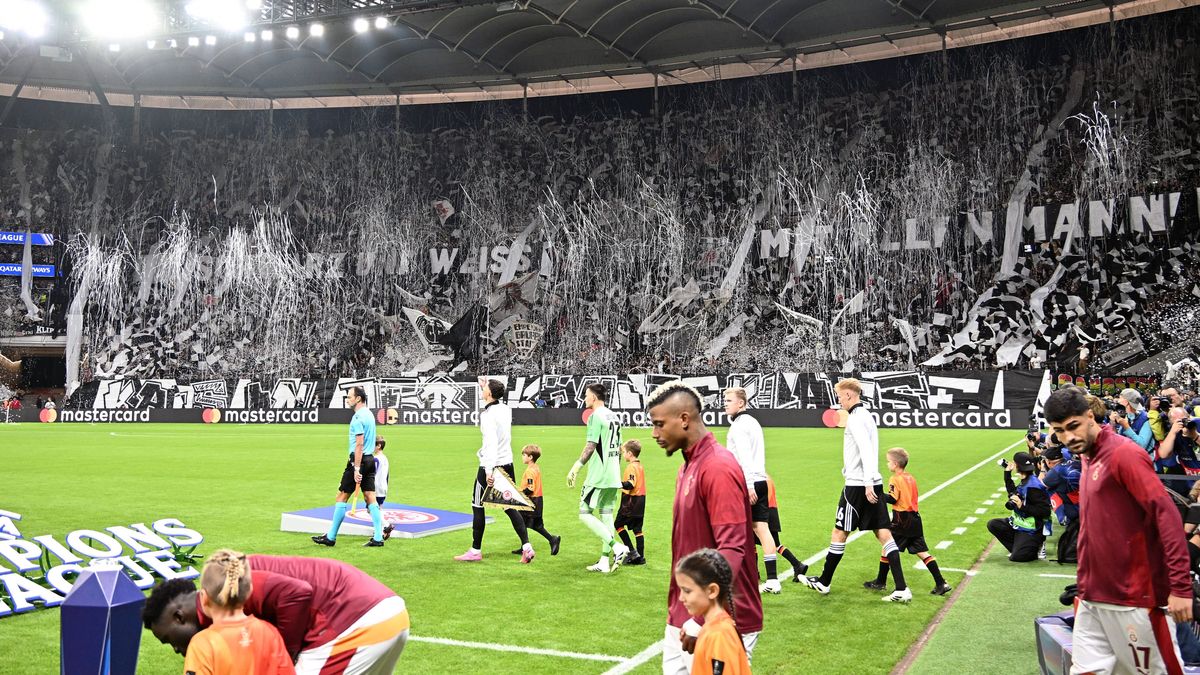 18.09.2025, xsltx, Fussball UEFA Champions League, Eintracht Frankfurt - Galatasaray SK Istanbul v.l. Fans Eintracht Frankfurt, Stimmung, Schals, (DFL DFB REGULATIONS PROHIBIT ANY USE OF PHOTOGRAPH...