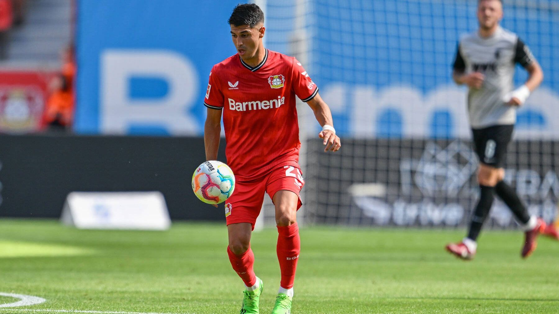 
                <strong>3. Bayer 04 Leverkusen</strong><br>
                Durchschnittsalter des Kaders: 24,3 JahreJüngster Spieler im Kader: Zidan Sertdemir (17 Jahre, sieben Monate und 14 Tage)Ältester Spieler im Kader: Charles Aranguiz (33 Jahre, fünf Monate und ein Tag)
              