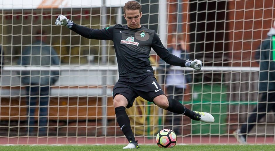 
                <strong>Torwart: Luca Plogmann</strong><br>
                Verein: Werder BremenLänderspiele für deutsche U17: 
              