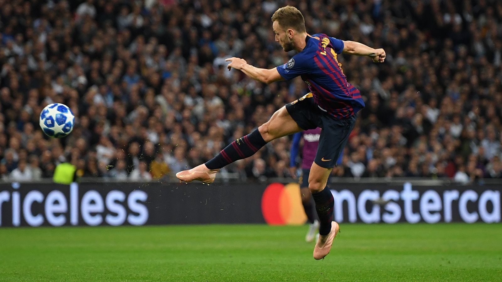 
                <strong>Ivan Rakitic (Kroatien)</strong><br>
                Geburtsdatum: 10. März 1988Verein: FC BarcelonaPosition: zentraler MittelfeldspielerTitel 2018: spanischer Meister, Pokalsieger und SuperpokalsiegerWM-Einsätze/-Tore: 7/1
              