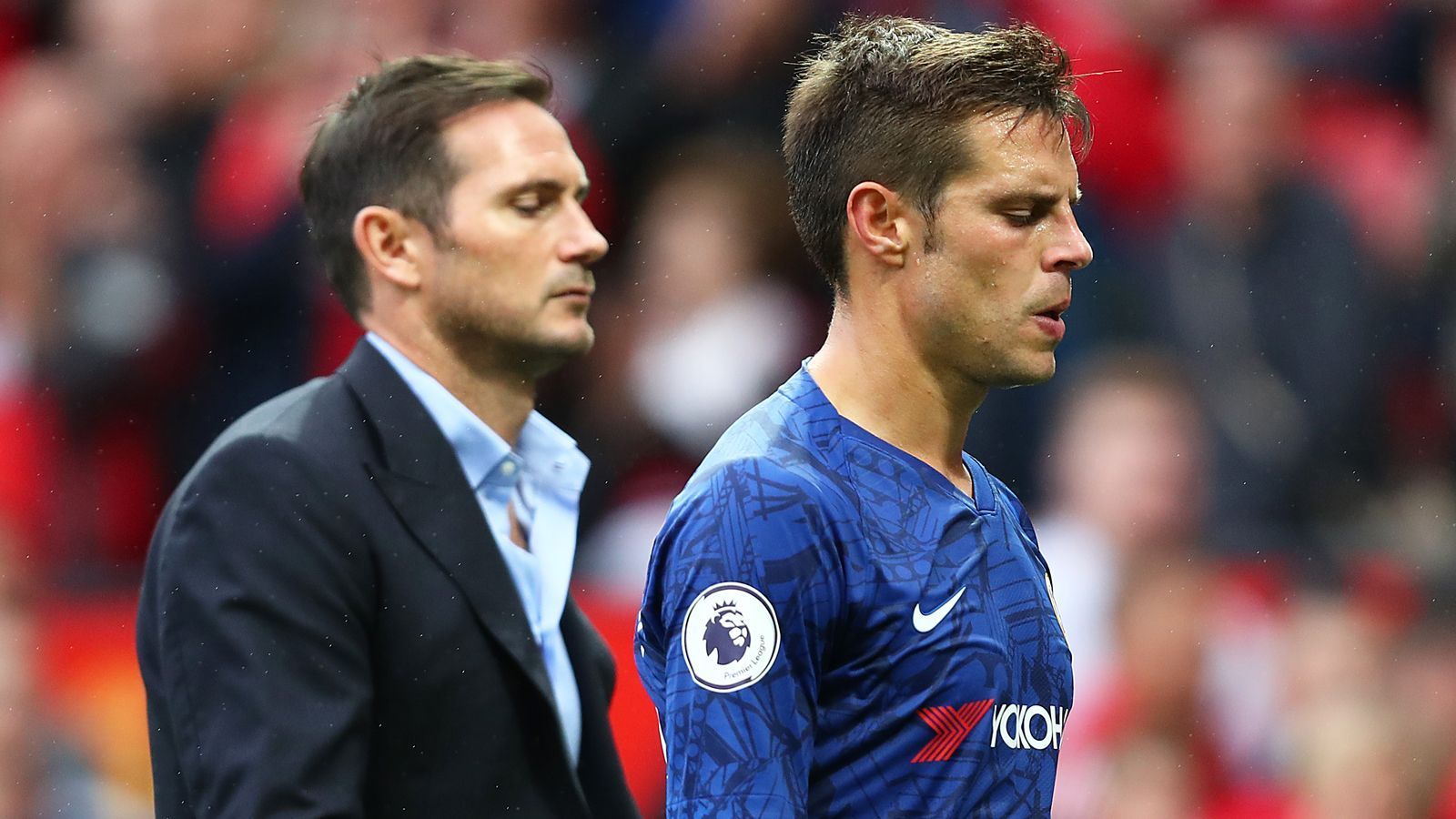 
                <strong>Verspätung zum Aufwärmen</strong><br>
                Zu spät ins Gym zu kommen, wo vor dem Chelsea-Training das gemeinsame Aufwärmen bzw. Aktivieren der Muskulatur stattfindet, kostet 1.000 britische Pfund (rund 1170 Euro).
              