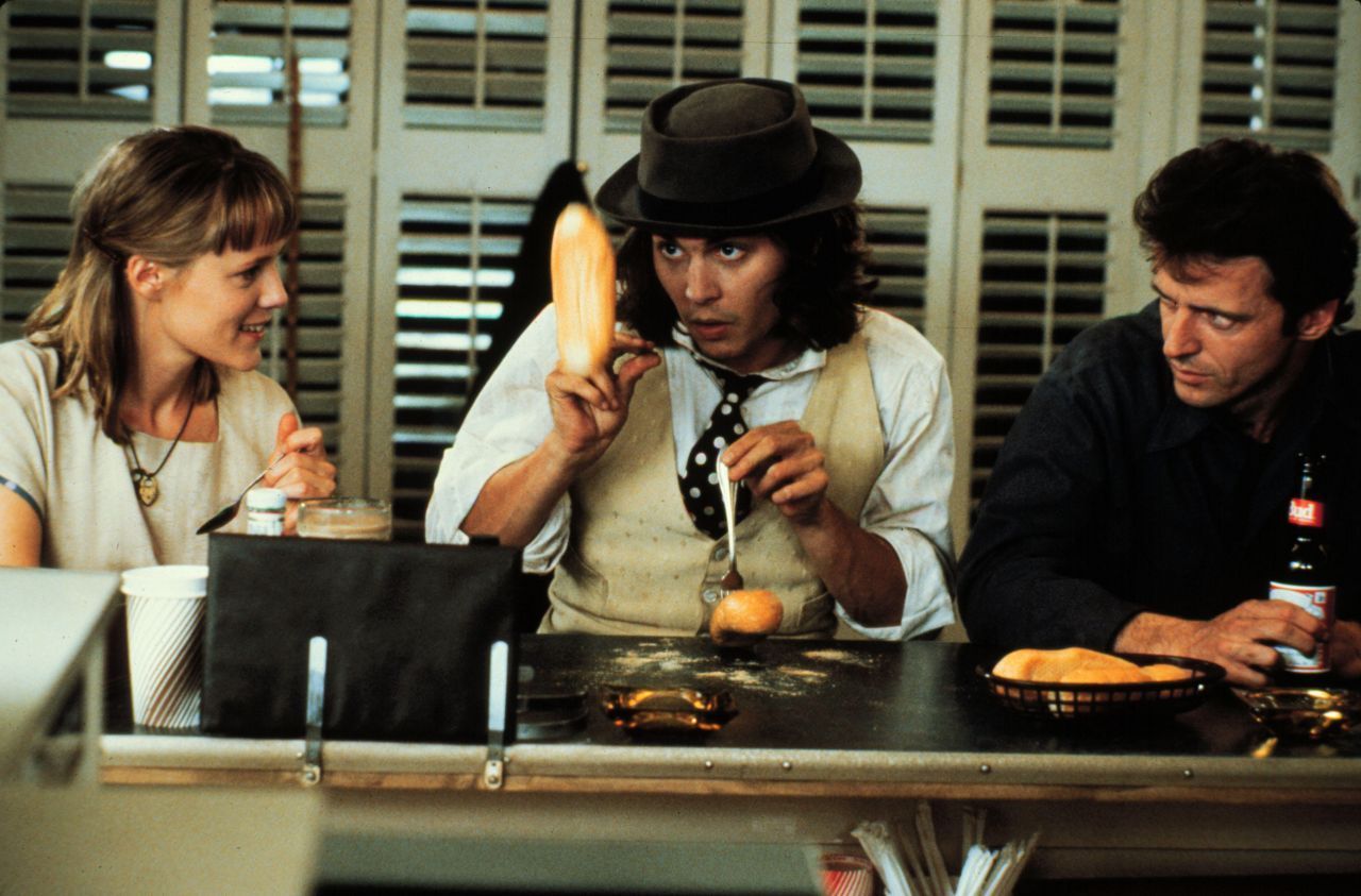 Als der Liebesfilm "Benny & Joon" 1993 (mit Johnny Depp, Mitte) in die Kinos kam, wurde die psychische Krankheit, an der Joon (Mary Stuart Masterson) leidet, nie offiziell als "Schizophrenie" bezeichnet. Mittlerweile gibt es auch ein Musical dazu.