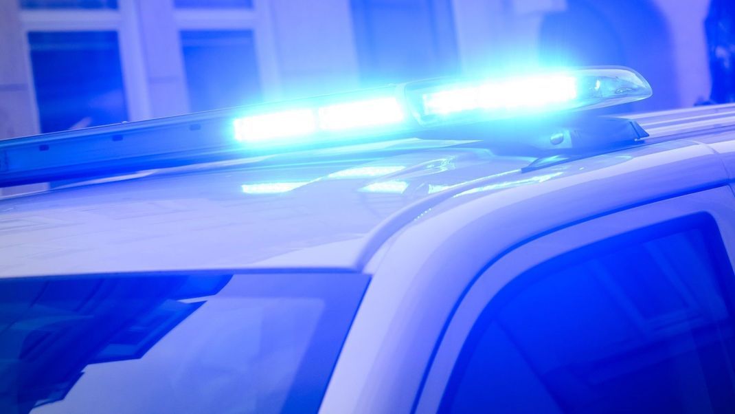 Trotz zahlreicher Drohmails wird an den Schulen in Rheinland-Pfalz laut der Polizei keine Gefahrenlage befürchtet. (Symbolbild)