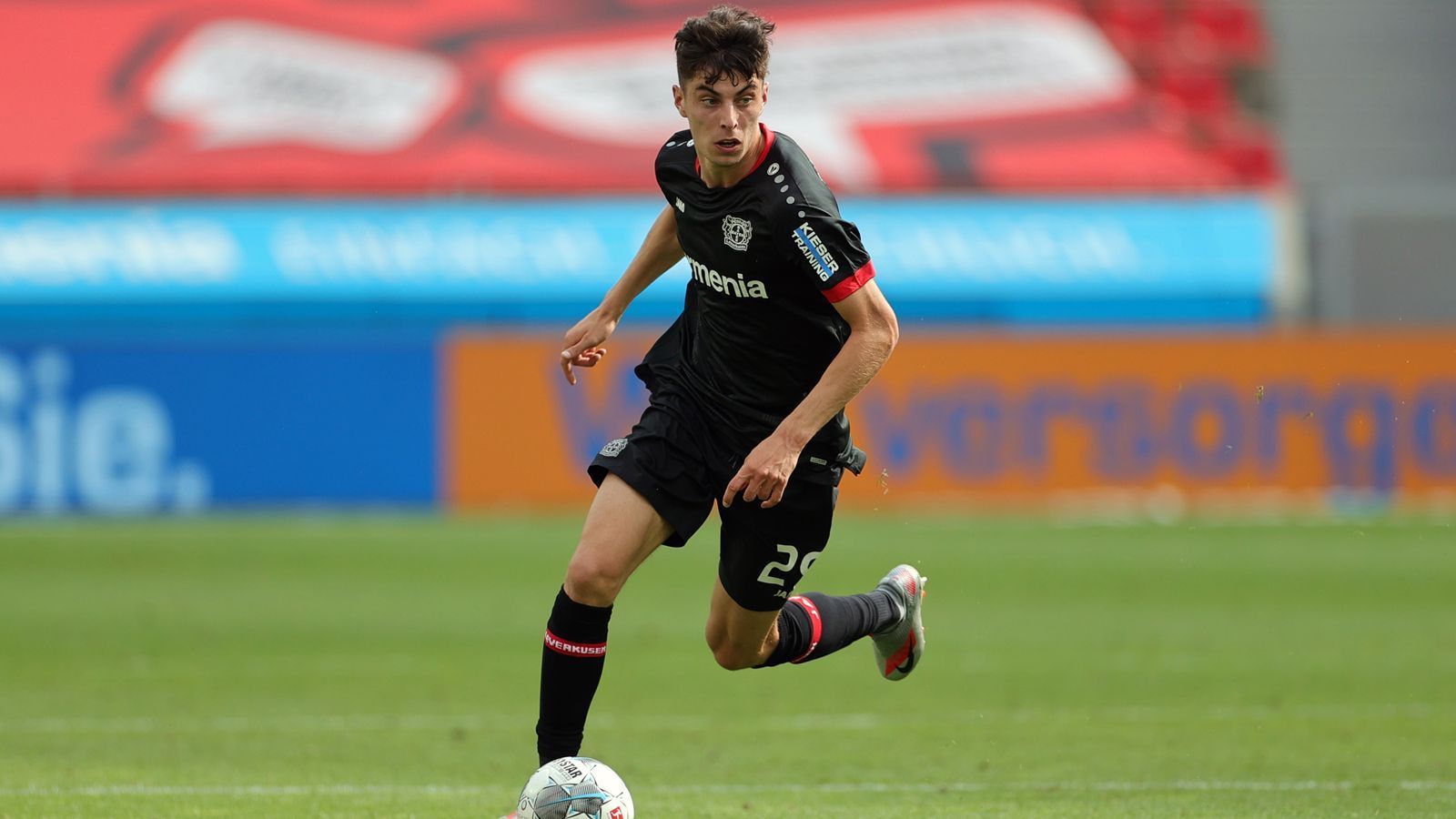 <strong>Platz 5 (geteilt): Kai Havertz</strong><br>
                • Von: Bayer Leverkusen<br>• Zu: FC Chelsea<br>• Ablöse: 80 Millionen Euro&nbsp;<br>• Jahr: 2020