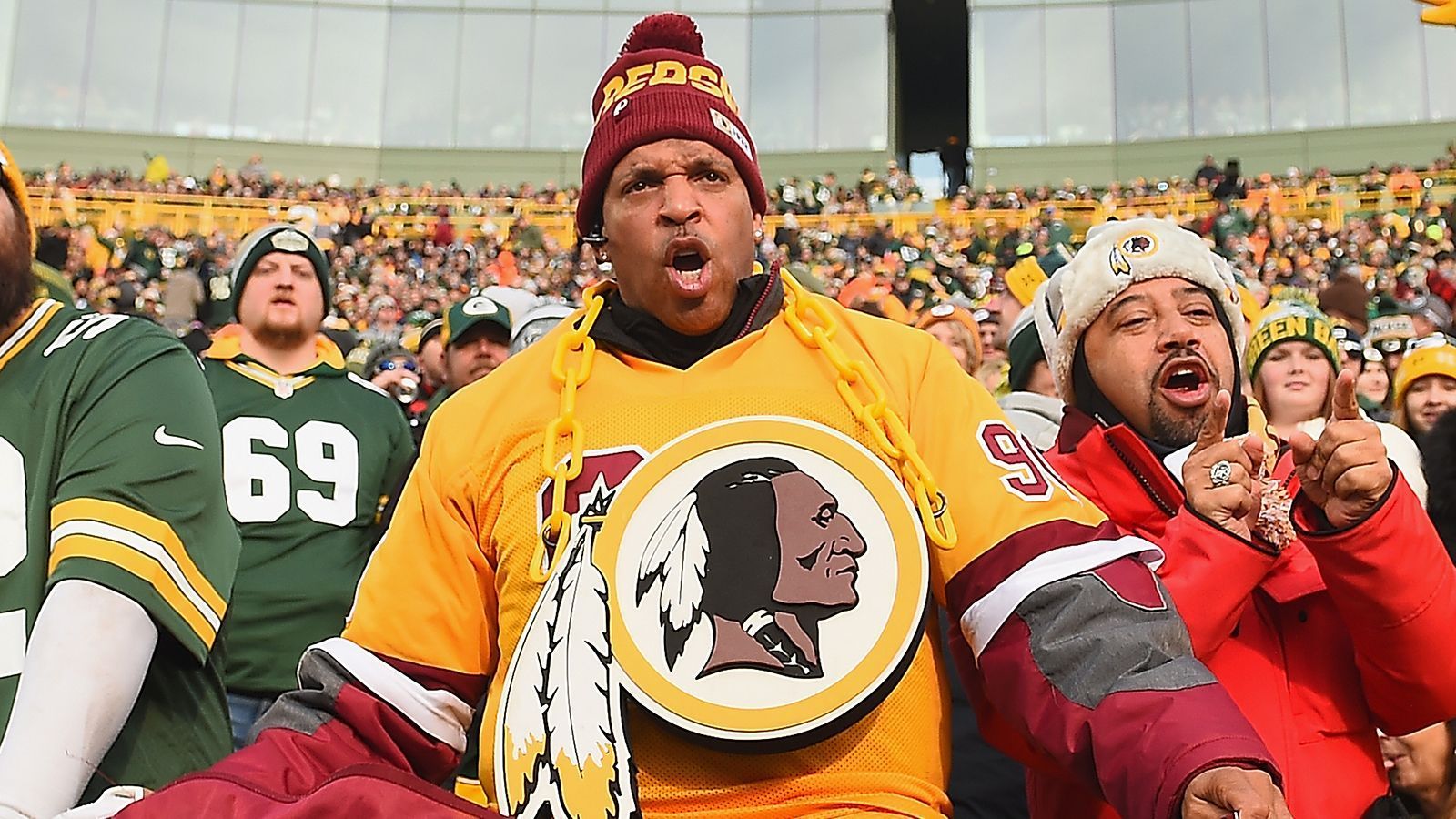 
                <strong>Diese NFL-Teams änderten bereits ihre Namen</strong><br>
                Fans, Medien und Sponsoren drängen die Washington Redskins ihren umstrittenen Teamnamen zu ändern. Damit wäre die Franchise aus der Hauptstadt nicht das erste Team, das einen neuen Namen erhält. ran.de zeigt die Teams, die bereits unter neuem Namen spielen.
              