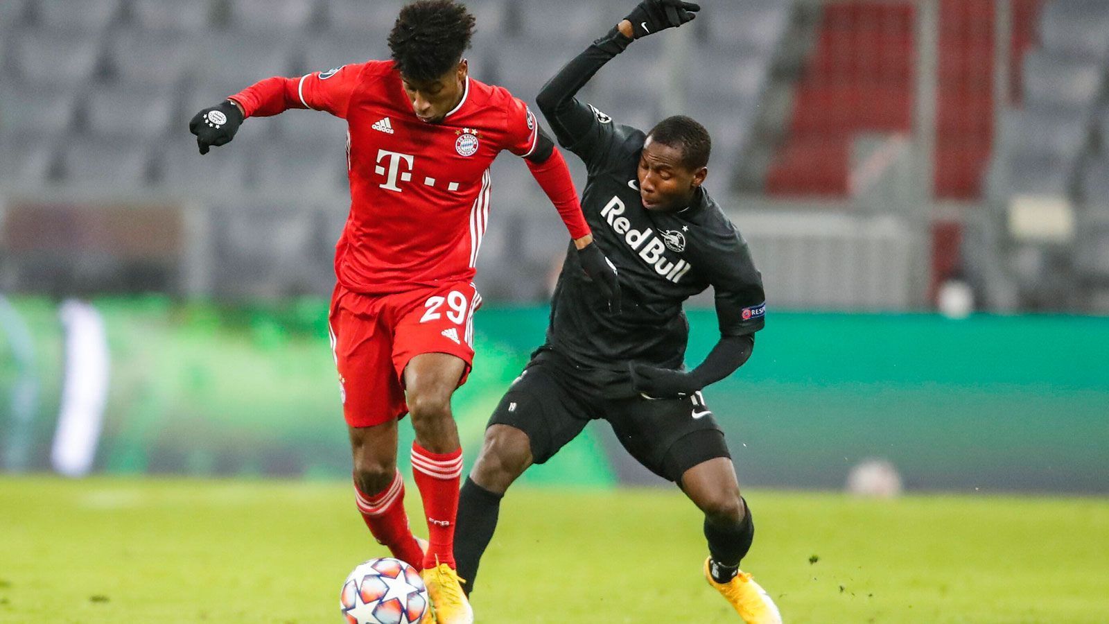 
                <strong>Kingsley Coman</strong><br>
                Hat Glück, dass er nach einem taktischen Foul an Junuzovic um eine Gelbe Karte herumkommt. Der Franzose präsentiert sich engagiert, aber eine Hälfte lang ohne Fortune. Das ändert sich bei seinem Schuss nach Wiederanpfiff, der von Wöber unhaltbar ins Tor abgefälscht wird. Zum 3:0 steuert Coman den Assist bei. Sein Arbeitstag endet vorzeitig, für ihn kommt Douglas Costa. ran-Note: 2
              