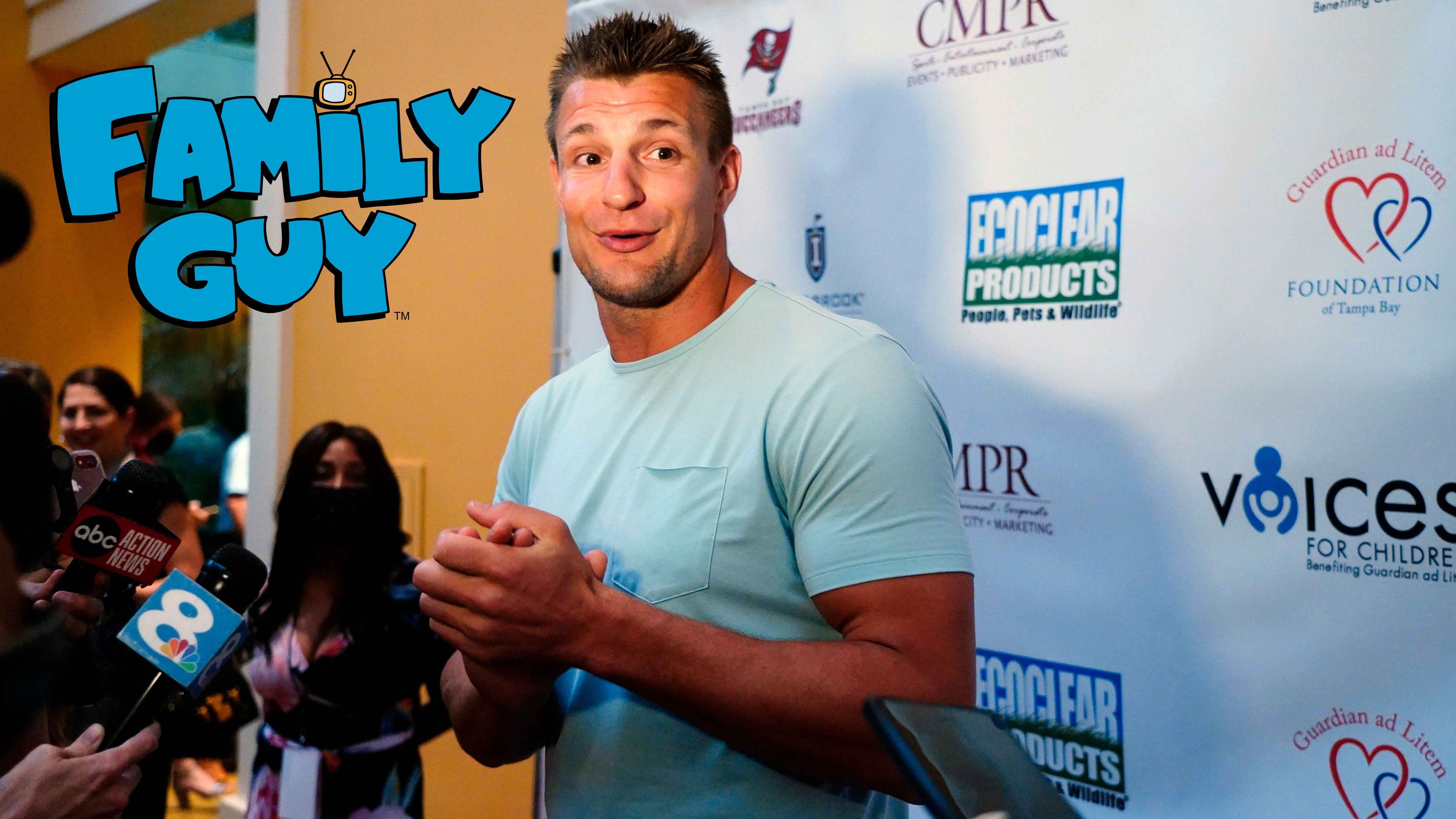 
                <strong>Rob Gronkowski ("Family Guy")</strong><br>
                "Der Gronk und die Bienen" oder im Original-Titel "Gronkowsbees" ist der Name der Folge, die sich ganz dem Tight End, der damals noch bei den Patriots aktiv war, widmet. Nachdem Gronkowski überraschend in der Nachbarschaft der Griffins eingezogen ist, sind alle zunächst begeistert. Doch die anfängliche Euphorie lässt schnell nach, nachdem Gronk ununterbrochen Partys feiert und damit die komplette Nachbarschaft terrorisiert. Peter Griffin und seine Freunde versuchen ihn letztlich wieder loszuwerden, können es aber nicht mit dem fast zwei Meter großen Gronkowski aufnehmen. Letzlich verlässt Gronk aber doch noch die Stadt, um vor der Bienenzucht zu flüchten, die Stewie, das Baby der Familie, zusammen mit Hund Brian ins Leben gerufen hat.
              